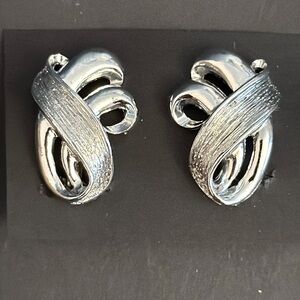 Modern Silver Tone Twisted Swirl Clip on Earrings